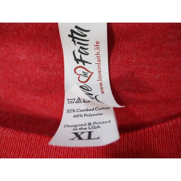 Love In Faith XL Red Star Graphic T-Shirt - Picture 5 of 9